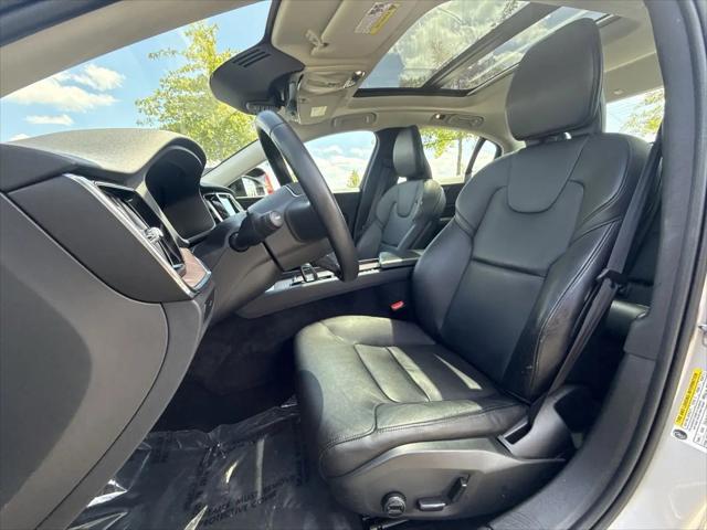 2022 Volvo S60 Momentum