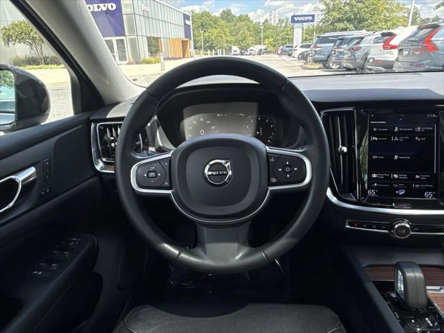 2022 Volvo S60 Momentum
