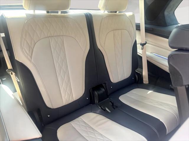 2021 BMW X7 M50i