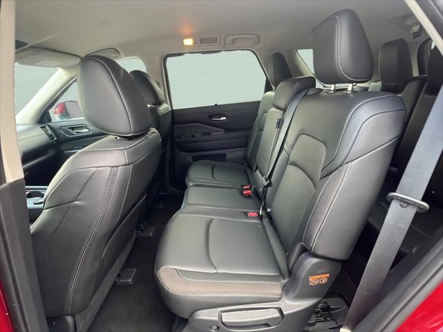 2023 Nissan Pathfinder SL 4WD