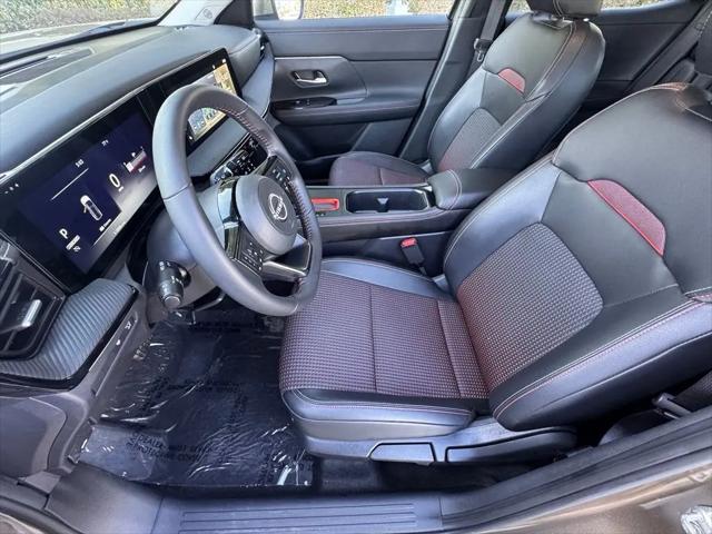 2025 Nissan Kicks SR FWD