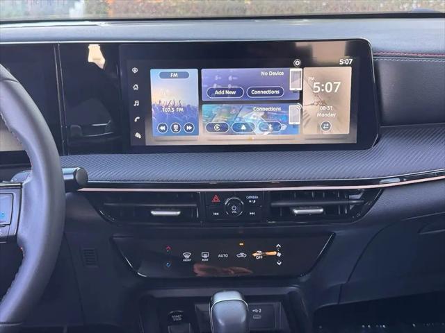 2025 Nissan Kicks SR FWD