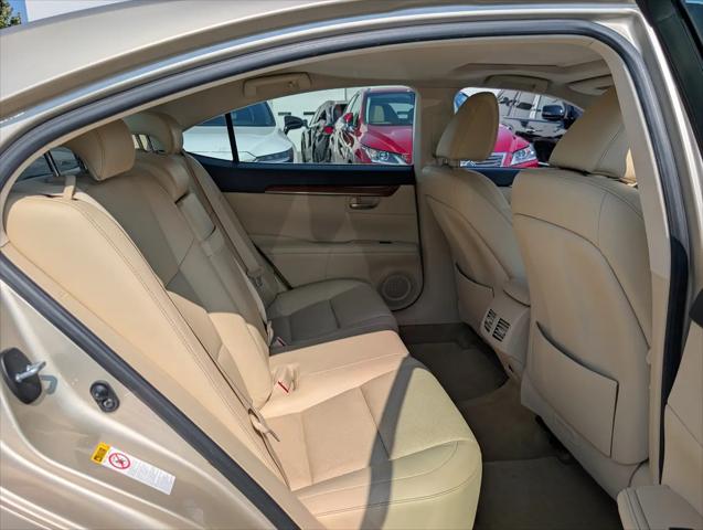 2015 Lexus ES 300h ES 300h