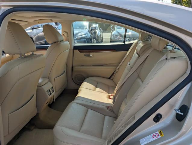 2015 Lexus ES 300h ES 300h
