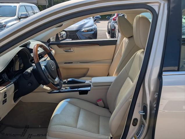 2015 Lexus ES 300h ES 300h