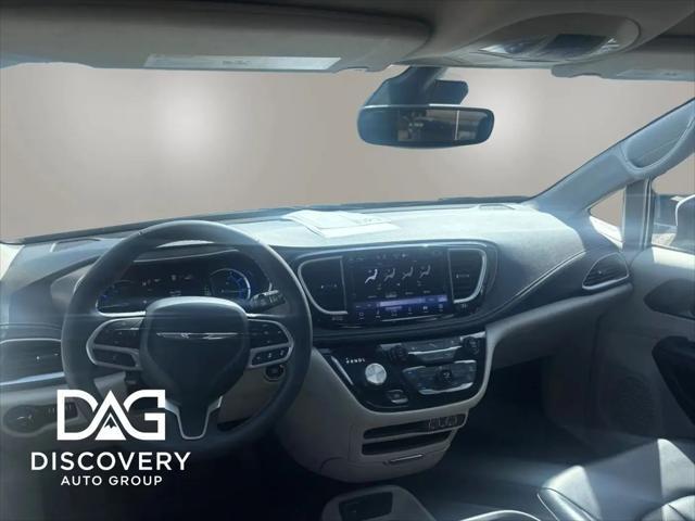 2023 Chrysler Pacifica Hybrid Touring L