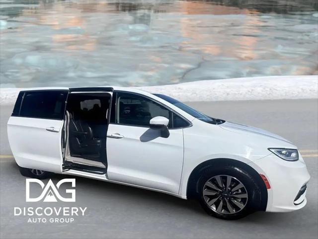 2023 Chrysler Pacifica Hybrid Touring L