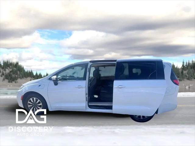 2023 Chrysler Pacifica Hybrid Touring L