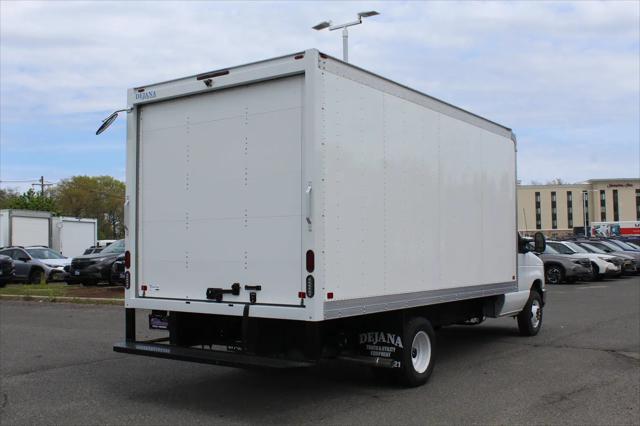 2027 Ford E-350 Cutaway E-350