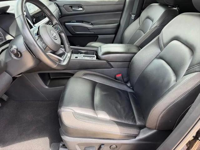 2025 Nissan Pathfinder SL FWD