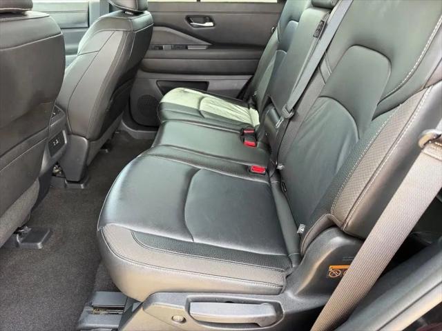 2025 Nissan Pathfinder SL FWD