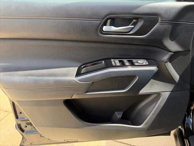 2025 Nissan Pathfinder SL FWD
