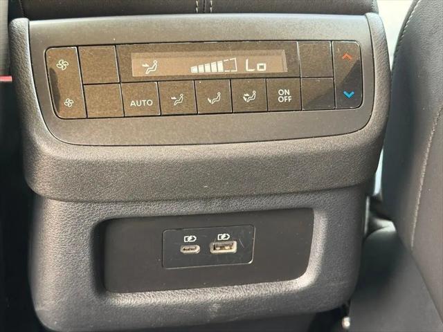 2025 Nissan Pathfinder SL FWD
