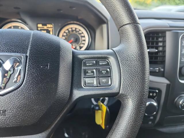 2017 Ram 1500 Express Crew Cab 4x4 57 Box