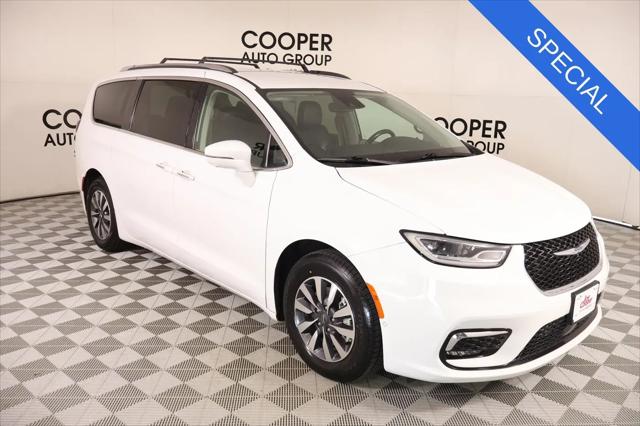 2021 Chrysler Pacifica Hybrid Touring L for sale in Shawnee, OK