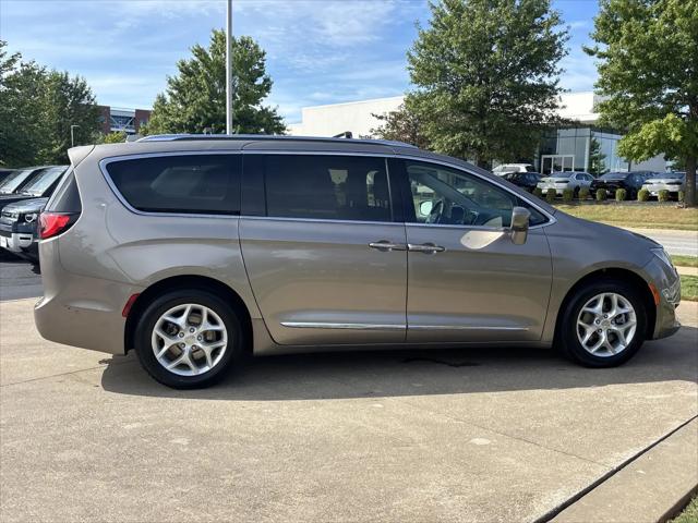 2017 Chrysler Pacifica Touring-L Plus