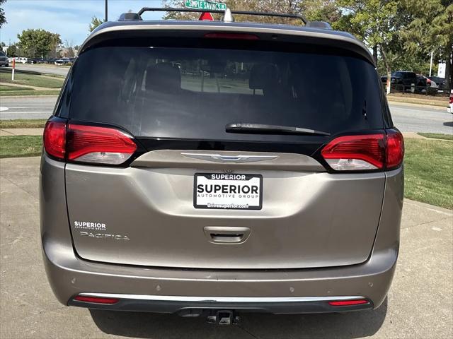 2017 Chrysler Pacifica Touring-L Plus