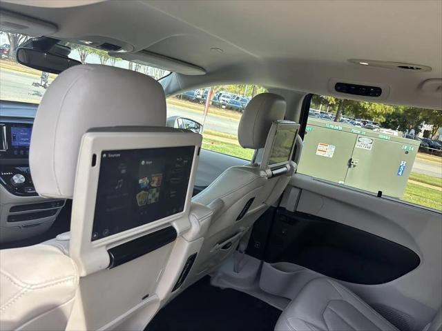 2017 Chrysler Pacifica Touring-L Plus