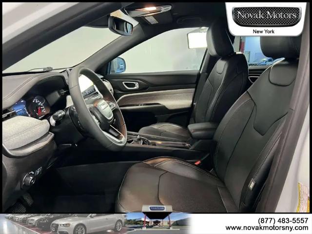 2023 Jeep Compass Latitude Lux FWD