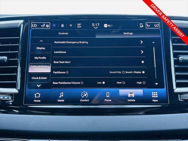 2025 Chrysler Pacifica Select