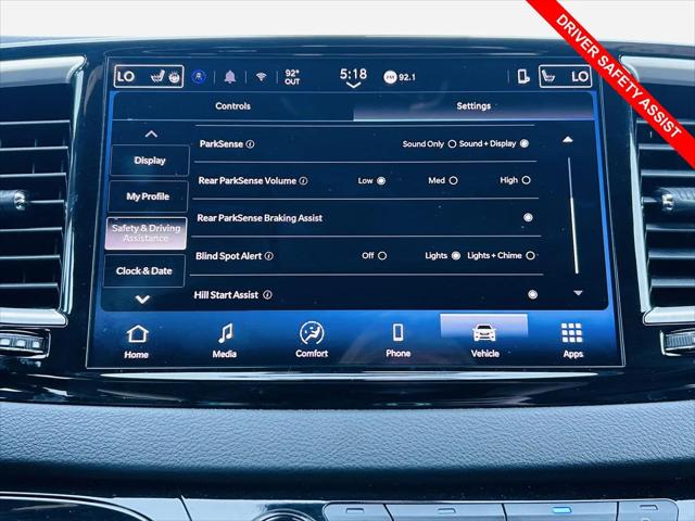 2025 Chrysler Pacifica Select