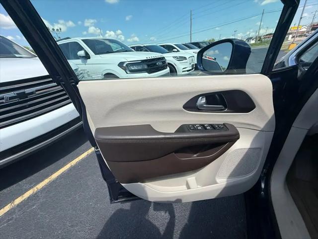2017 Chrysler Pacifica Touring-L