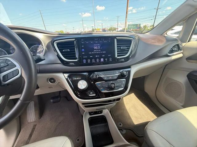 2017 Chrysler Pacifica Touring-L