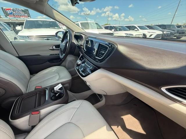2017 Chrysler Pacifica Touring-L