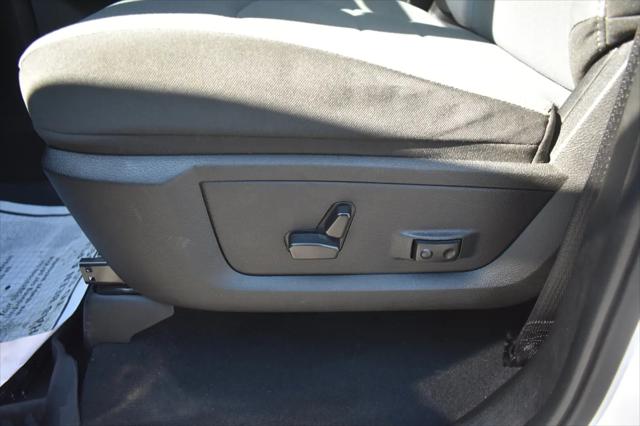 2023 Ram 1500 Classic SLT Crew Cab 4x2 57 Box