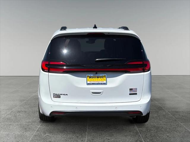2027 Chrysler Pacifica Select