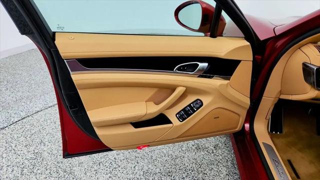 2016 Porsche Panamera 4