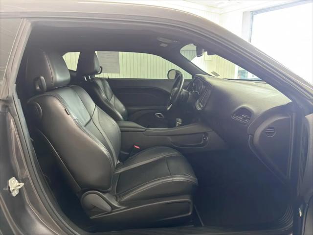 2016 Dodge Challenger SXT Plus