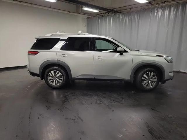 2023 Nissan Pathfinder SL FWD
