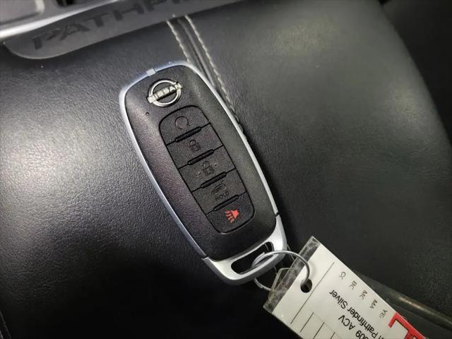 2023 Nissan Pathfinder SL FWD