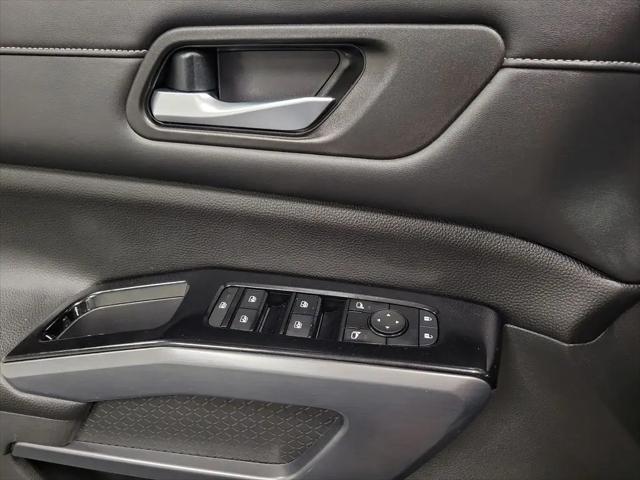 2023 Nissan Pathfinder SL FWD