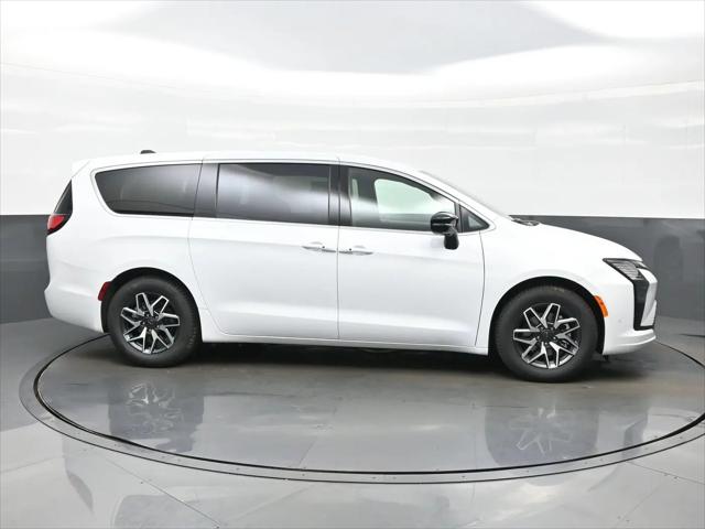 2027 Chrysler Pacifica Limited