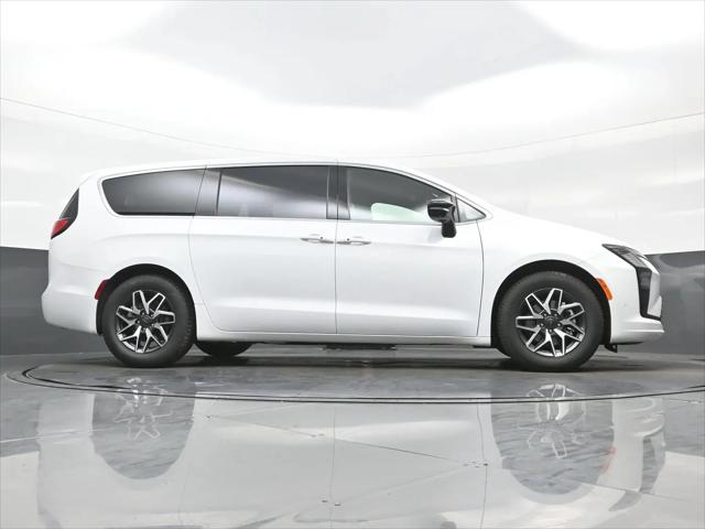 2027 Chrysler Pacifica Limited