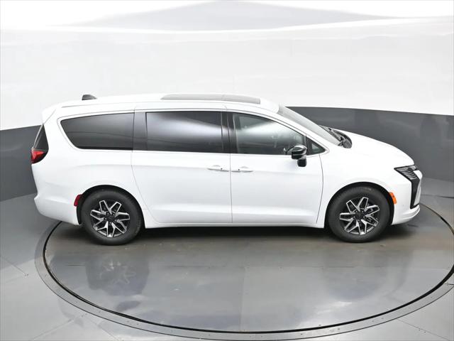 2027 Chrysler Pacifica Limited