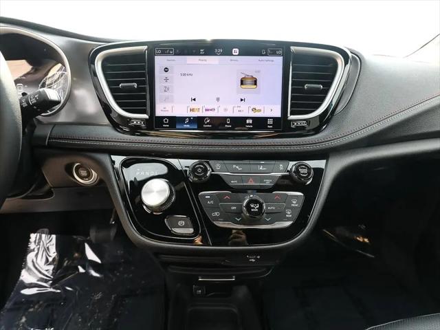 2027 Chrysler Pacifica Select AWD
