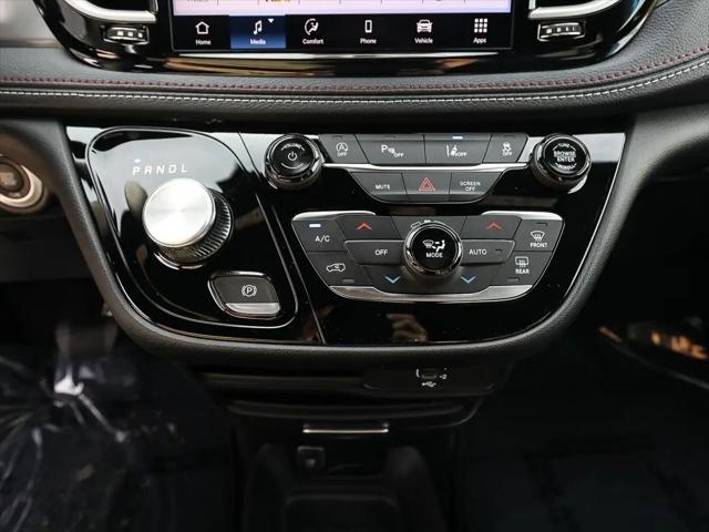2027 Chrysler Pacifica Select AWD