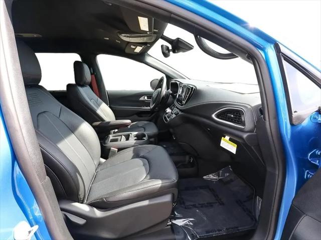2027 Chrysler Pacifica Select AWD