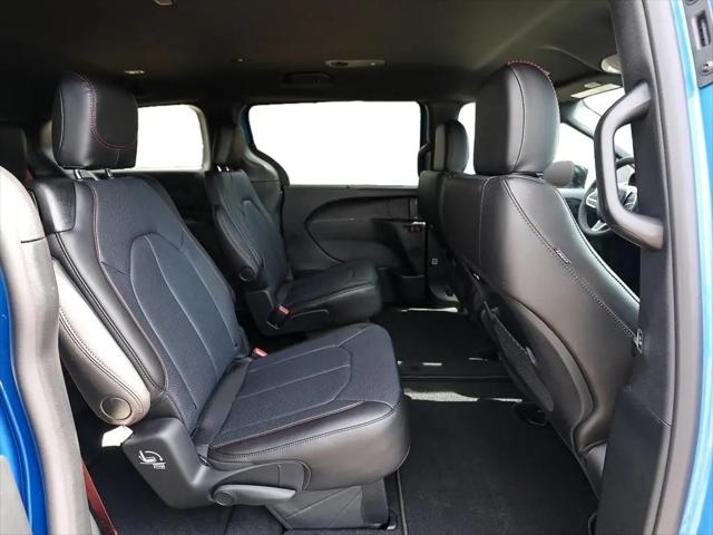 2027 Chrysler Pacifica Select AWD