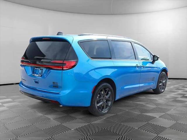 2027 Chrysler Pacifica Select AWD