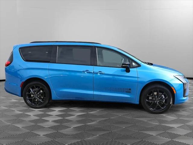2027 Chrysler Pacifica Select AWD