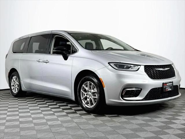 2024 Chrysler Pacifica Touring L for sale in Leesburg, VA