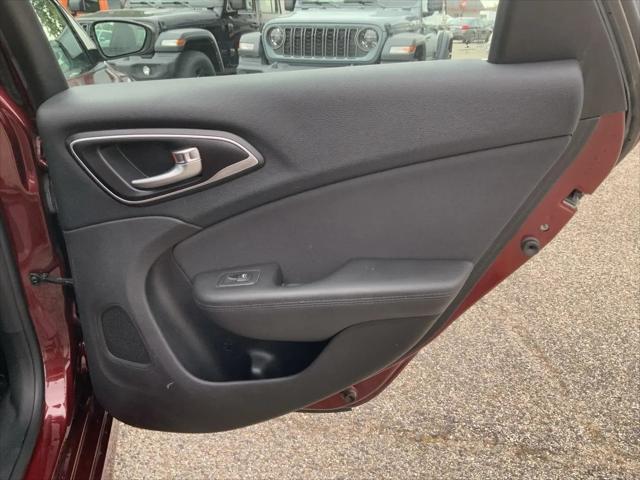 2016 Chrysler 200 Limited