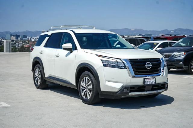 2023 Nissan Pathfinder SL FWD
