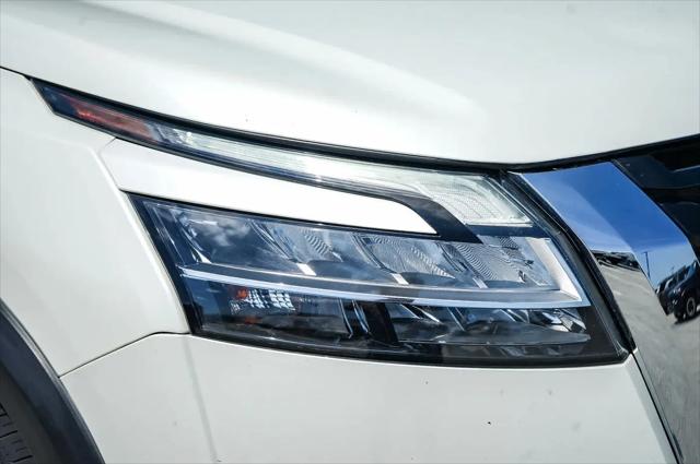 2023 Nissan Pathfinder SL FWD