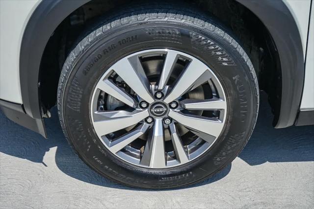 2023 Nissan Pathfinder SL FWD