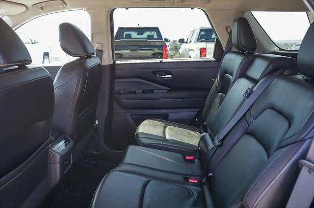 2023 Nissan Pathfinder SL FWD